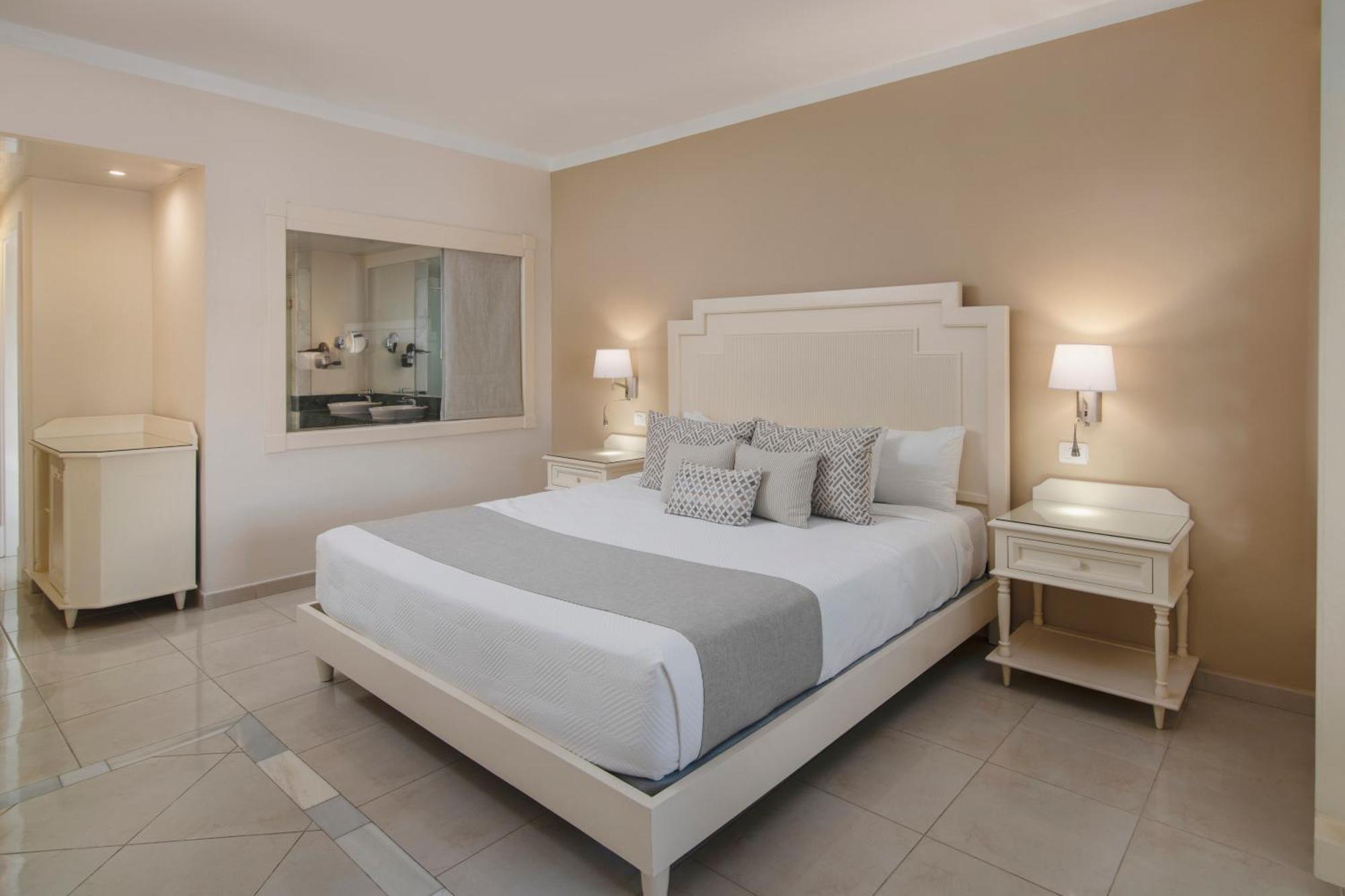 1 King Bed Castle View Junior Suite SGL,1774527865:JPEG